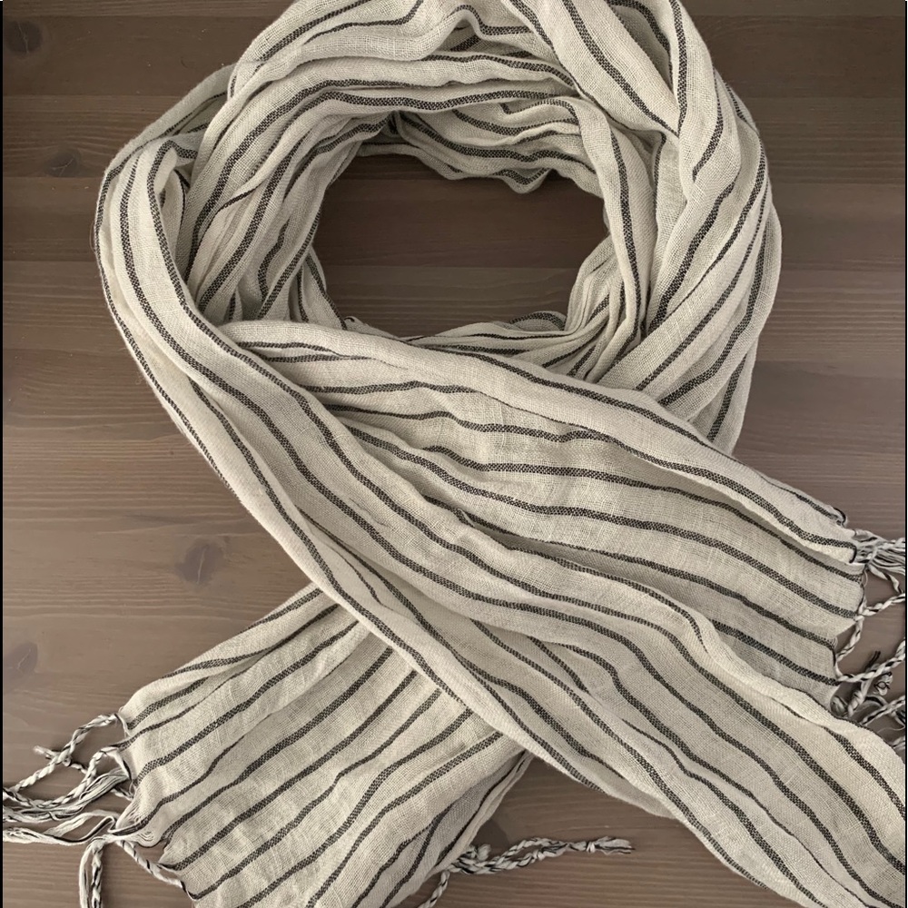 Faux seersucker Scarf